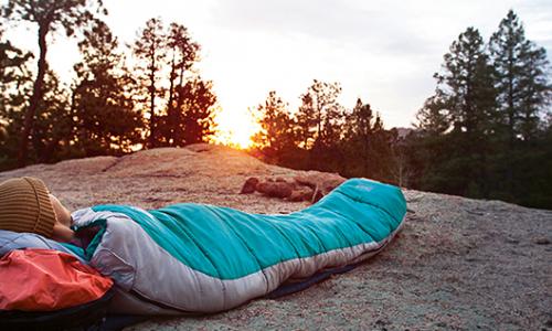 Übernachten in der Natur: Was Schlafsack, Zelt & Co. alles können müssen / Bild: Coleman Thumbnail