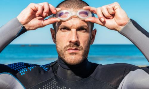 Was beachten: Die Unterschiede bei Neoprenanzügen / Bild: iStock / santypan Thumbnail