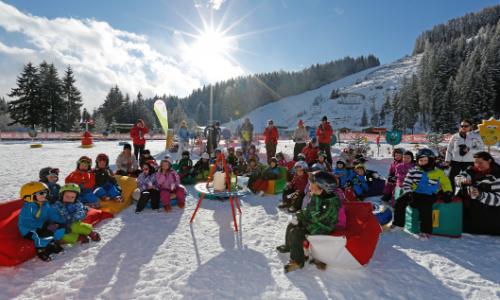 Österreich-Premiere: 1. Kinder Ski-Opening in Ramsau am Dachstein / Bild: photo-austria.at / Hans-Peter Steiner Thumbnail