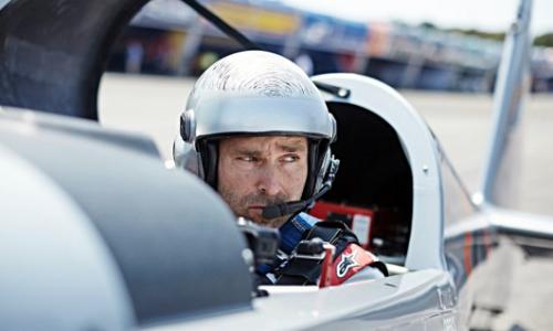 Fit to Perform: Mit Air Race Pilot Hannes Arch / Bild: Red Bull Thumbnail