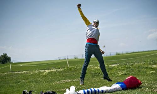 Schweizer Fliegerass Christian Maurer gewinnt die Red Bull X-Alps 2015 / Bild: Sebastian Marko / Red Bull Content Pool Thumbnail