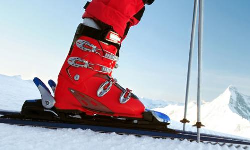 Leihen, testen, kaufen: Ski-Sharing als Zukunftsmodell / Bild: iStock / marina_karkalicheva Thumbnail