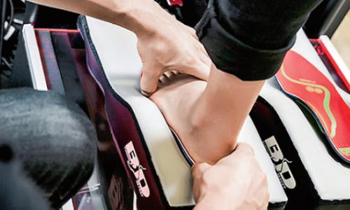 Bootfitting: Skischuhe, Marke "schmerzfrei" - Die Feinabstimmung schaffen maßgefertigte Einlegesohlen. / Bild: Gigasport Thumbnail