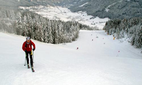 Pistentourengehen: Gefahrlose Skitour oder potenzielle Gefahrenquelle? / Bild: Karl Posch Thumbnail