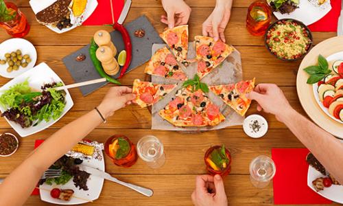 Heiße Tage, leichte Küche: Was bestellen sich die Österreicher im Sommer wirklich? / Bild: Mjam Thumbnail