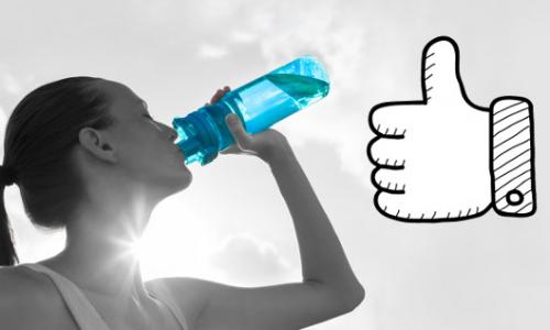 Wasser vs. Sportgetränk: Das brauchen Sportler wirklich für ihr Training / Bild: iStock / kieferpix / Shen en min / Montage: sportaktiv.com Thumbnail