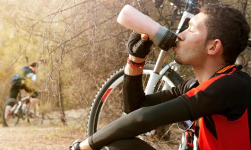 Kohlenhydrate, Elektrolyte & Co.: Sportgetränke zum Selbermachen / Bild: iStock Thumbnail