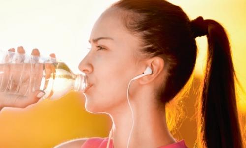 Sport und Alltag: Trink dich fit! / Bild: Shutterstock Thumbnail