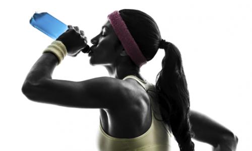 Treibstoff fürs Laufen: So isst und trinkst du am Renntag richtig / Bild: iStock Thumbnail