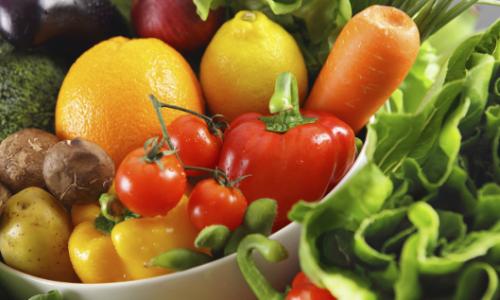 Vitamin-ABC: 4 Vitalstoffe für deine Gesundheit / Bild: iStock / Pixtural Thumbnail