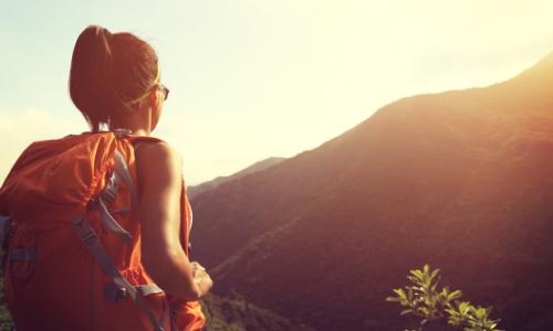 Materialcheck: So machst du deinen Wanderrucksack fit für den Berg / Bild: iStock / Izf Thumbnail
