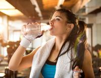 Dehydrierung Anzeichen © iStock / bojan89 Dehydrierung Anzeichen