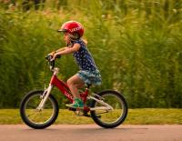 Kind beim Radfahren
