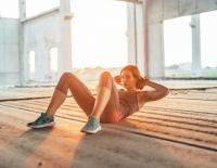 Bauchfett abnehmen: Warum Sit-ups nichts bringen