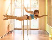 Fitness von der Stange: In 5 Schritten zum Pole Dance