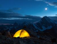 7 ungewöhnliche Möglichkeiten, eine Nacht in den Bergen zu verbringen