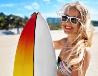 Feind von oben: So schützt du deine Augen im Sommer