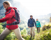 Perfekt zum Wandern und für mehr: die Outdoorhosen Lulaka & Nil von Maier Sports