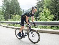 Im Sattel von Black Beauty: SPORTaktiv testet das Specialized Tarmac S-Works Ultralight © Fotograf / Simon Rainer Im Sattel von Black Beauty: SPORTaktiv testet das Specialized Tarmac S-Works Ultralight