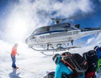 Abgehoben: Statt Gondel mit Helikopter auf Spurensuche im Tiefschnee
