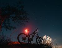Worauf es bei der Fahrradbeleuchtung ankommt © iStock / Vadven Worauf es bei der Fahrradbeleuchtung ankommt