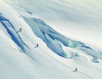 Spuren im Schnee-Skitourengehen