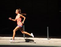 Werde Testerin eines Rise-Bryte™-Damen-Laufoutfits von ASICS und starte damit beim 32. ASICS Österreichischen Frauenlauf!