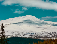 Lebe, was du liebst! Peak Performance lässt mit "Live More"-Kampagne aufhorchen