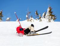 Achtung, Sturzgefahr: 5 Tipps, wie du beim Skifahren richtig fällst