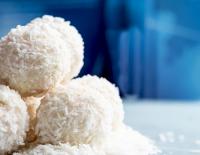 © iStock / Svetlana Monyakova Liebe geht bekanntlich durch den Magen: Verwöhne deine Liebsten doch mit leckeren Low Carb Raffaello