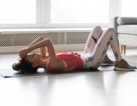 © iStock / fizkes Home-Workout: Die 5 besten Übungen für dich