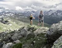 © Fotograf / Lars Schneider / Fastest Known Time ist kein neues Phänomen, aber wie gemacht für eine Laufchallenge in Coronazeiten. Es gilt, eine vorgegebene Strecke zu beliebiger Zeit möglichst schnell zurückzulegen. Sozusagen ein Wettkampf gegen virtuelle Gegner. Zeigen jagen in Corona-Zeiten