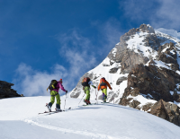 3 Skitouren in 3 Ländern - Das SPORTaktiv-Alpen-­Adria-Skitouren-Camp im Thermenhotel Karawankenhof