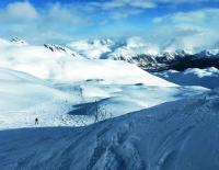 Piste, Pelz, Palasthotel: Wir fährt es sich im Nobelskiort St. Moritz eigentlich?
