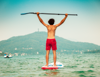 Aktiv am See in Kärnten: mit Board und Yogamatte