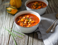 © iStock / anakopa Gesunder Rezepttipp: Veganes Chili con Kürbis