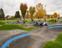 Bagger-Tango & Schotter-Rallye: So entsteht ein Pumptrack – by Alliance ASE