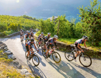 König Stelvio diktiert die Mode: Die richtige Radbekleidung für die richtige Temperaturzone