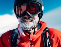 Die 4 wichtigsten Pflegetipps für Haut und Körper beim Skifahren