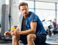 © iStock / Ridofranz Wie man mit Sportgetränken, Riegeln, Gels & Co. die Leistung steigert