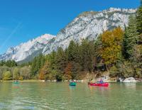 © Fotograf / Region Villach Tourismus / Michael Stabentheiner / Kanufahren auf der Gail entlang der Dobratsch-Südwand Aktiv am Wasser: Fitnessurlaub mit Kanu & SUP
