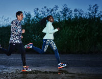 Regen, Wind und Finsternis trotzen - die Under Armour Laufbekleidung machts möglich