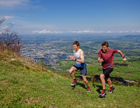 © Fotograf / Sportalpen Marketing / TURBOTWINS. Manuel (l.) und Hans-Peter Innerhofer gehören auf der Straße wie auch auf den Trails zu den besten Läufern Österreichs. Manuel und Hans-Peter Innerhofer: „Der Trail hat mehr Emotion“