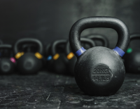 Fit mit Kettlebell: 6 Übungen für ein effizientes Training bei knappem Zeitbudget