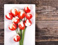 Rezept für den Valentinstag: Tomatentulpen mit Ricotta-Feta-Füllung