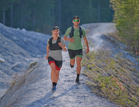 Auf dem Lauf-Steg: Was es zum Laufen außer Schuhen braucht