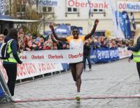 © Fotograf / Klaus Mitterhauser / Die 31-jährigen Kenianerin Teclah Chebet glänzte mit einem neuen Streckenrekord von 2:27:18. 21. Linz Marathon glänzt mit neuem Damen-Streckenrekord