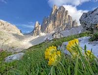 © Fotograf / Zinnen AG / Nicolo Miana / Die Zsigmondy-Hütte in den Sextener Dolomiten bürgt auf 2224 m Höhe für eine „erhabene Nacht in den Bergen“. Top 20 Hüttentouren 2023