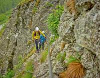 Kletterkünstler: Darauf musst du beim Kauf von Klettersteigschuhen achten