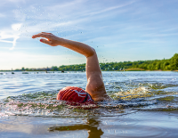Womit man sich im Sommer am und im Wasser fit halten kann